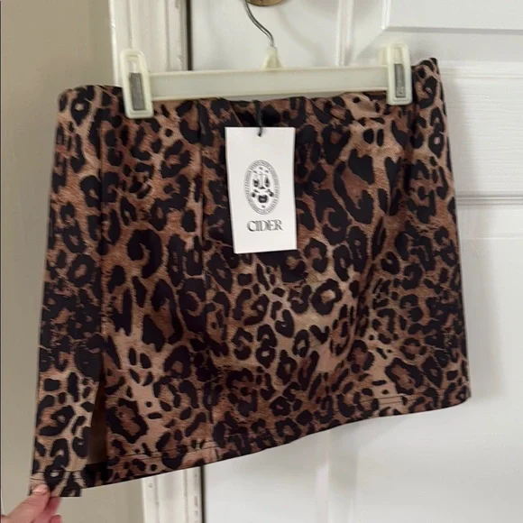 Leopard Print Mini Skirt - Picture 2 of 2